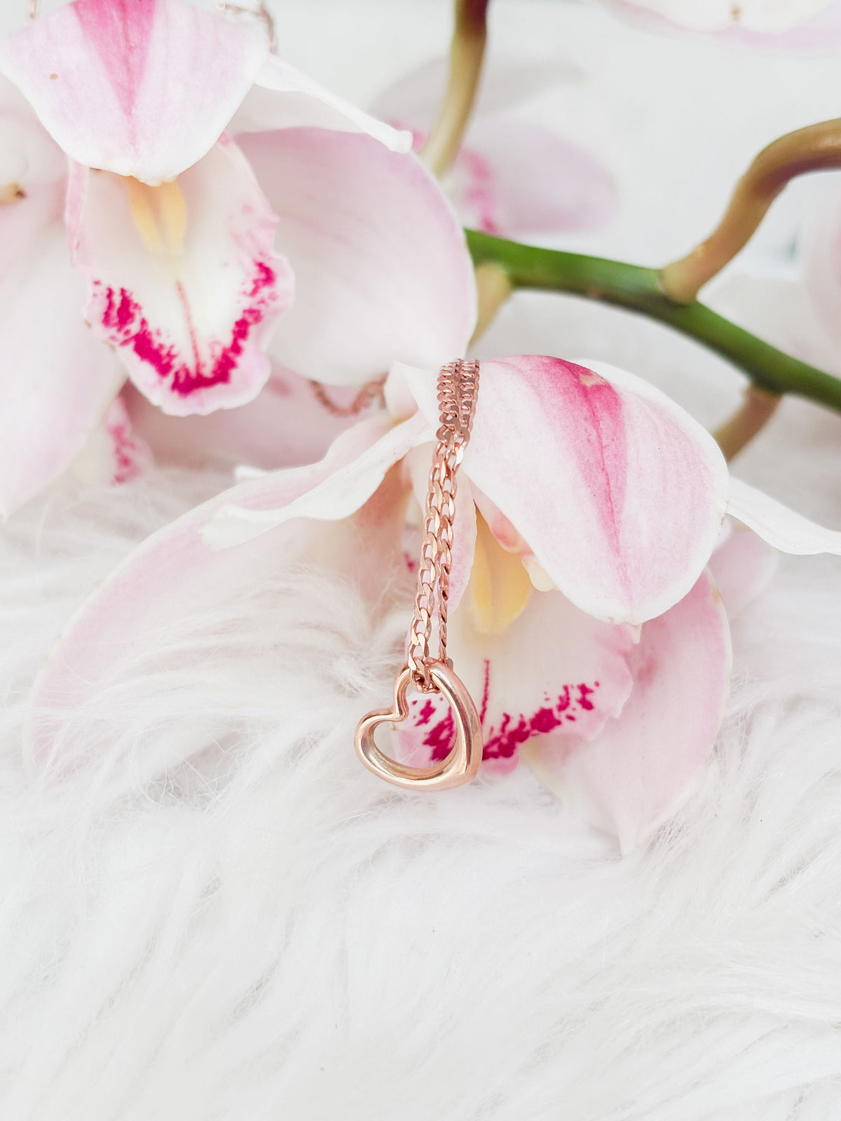Delicate Heart Pendant Necklace