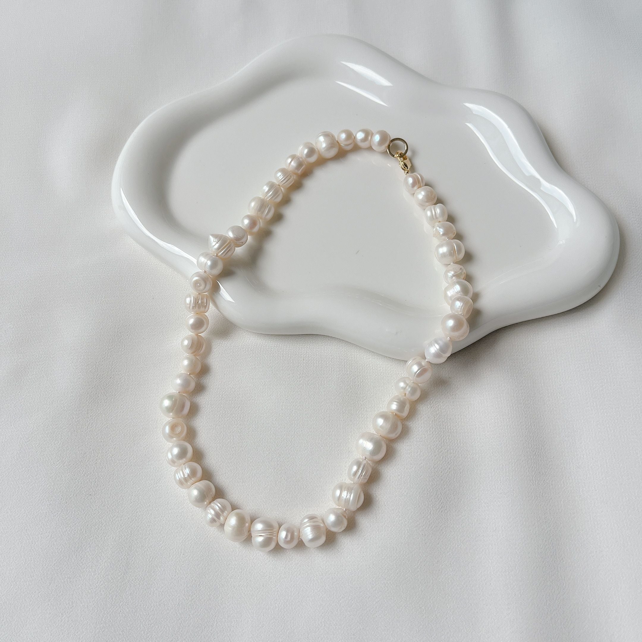 Elegant Pearl Pendant Necklace